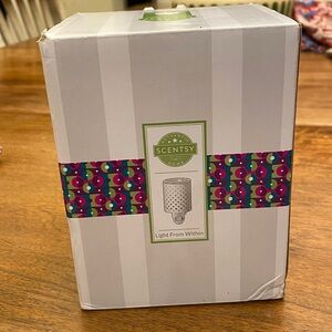 SCENTSY Light from Within Mini Warmer - New